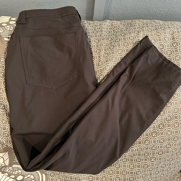ABC Slim-Fit 5 Pocket Pant 32"L Warpstream. 34” waste. - Picture 3 of 4